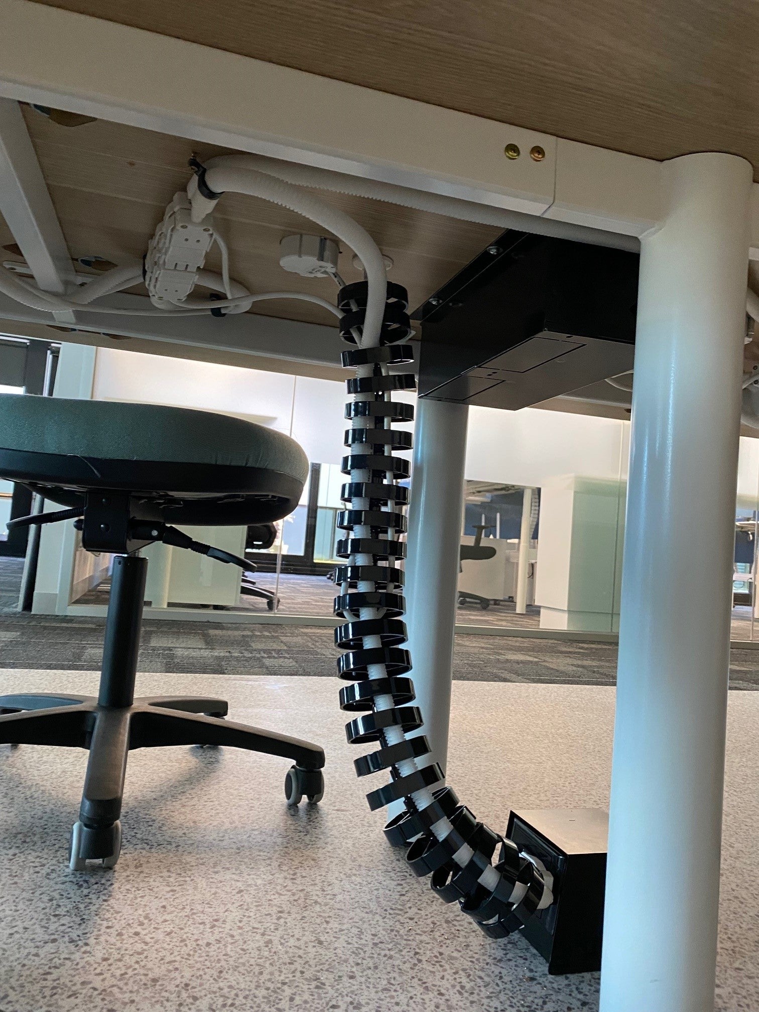 Umbilical Cord - CIRQLATE: 770mmL Floor to Desk kit ROUND BASE - The Softwiring Shop - Cable Management