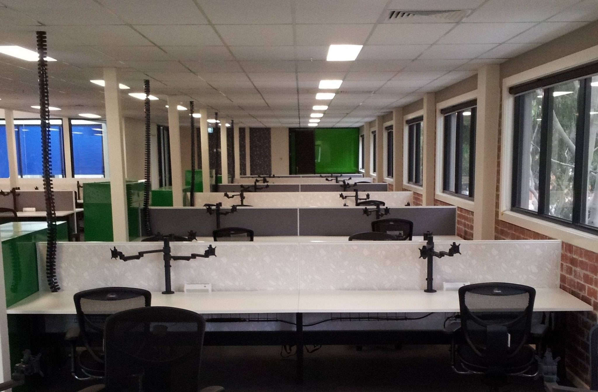 Umbilical Cord - CIRQLATE: In - Desk Flange COMPONENT - The Softwiring Shop - Cable Management